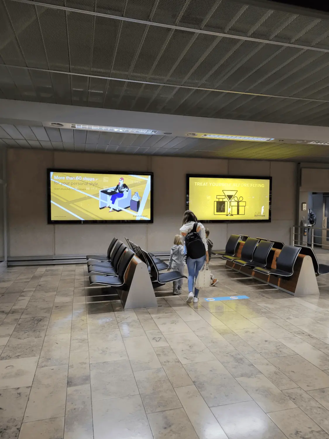London Airport Lhr Advertising Mini-Spectacular A1
